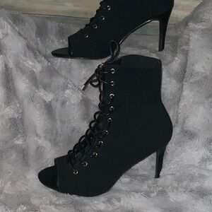 🤶Elegant Lace-Up Heeled Booties